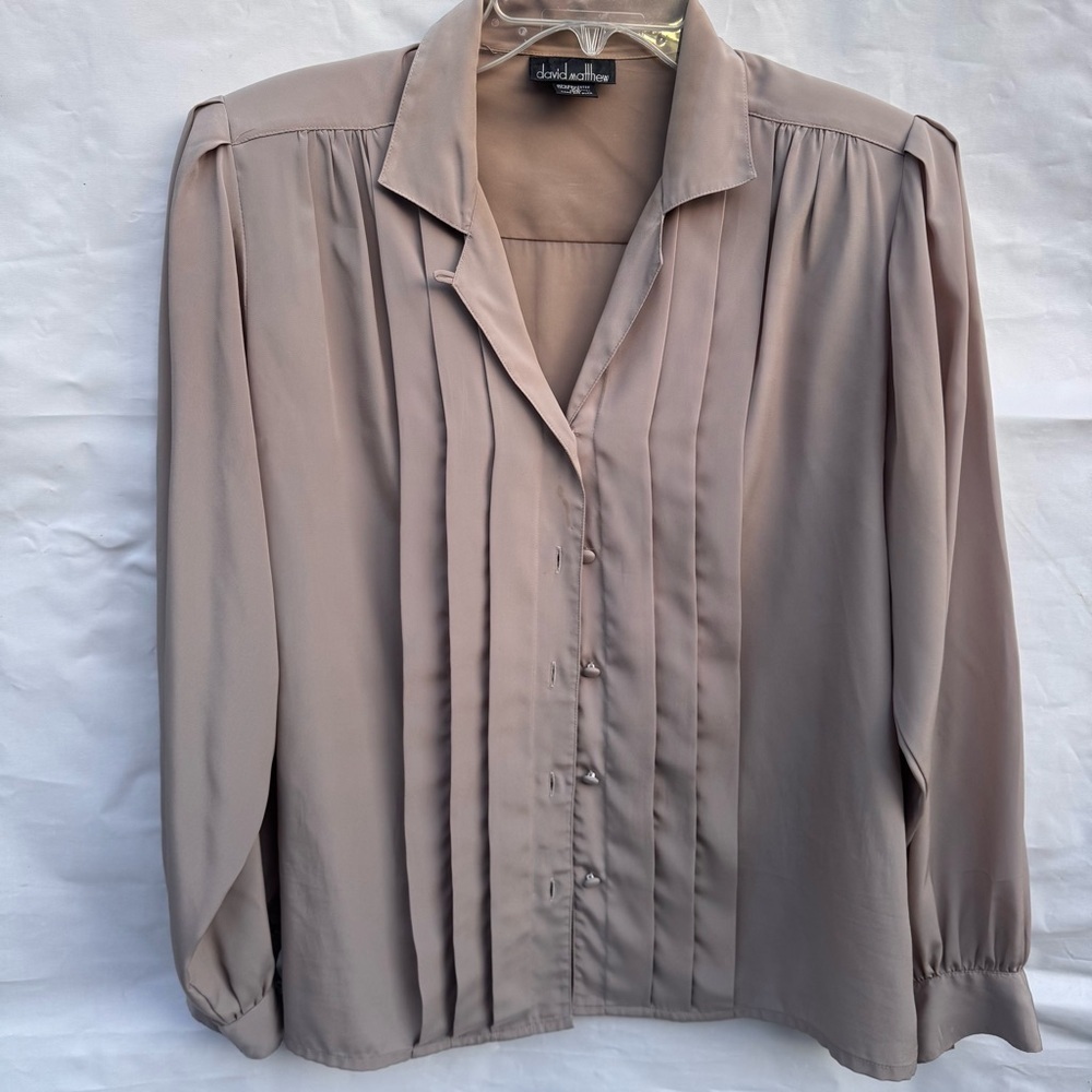 David Matthew // tan vintage pleated front button down shirt size 14 wk1